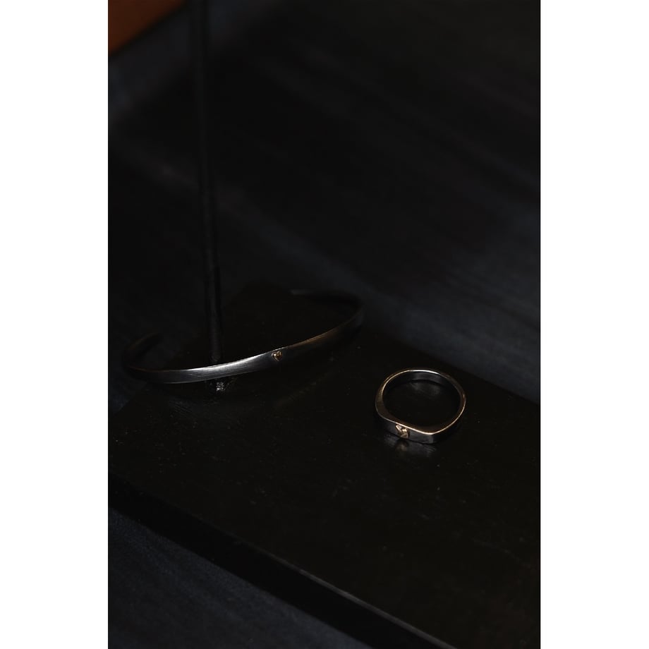 BLACK SILVER BANGLE W/GOLD HEART